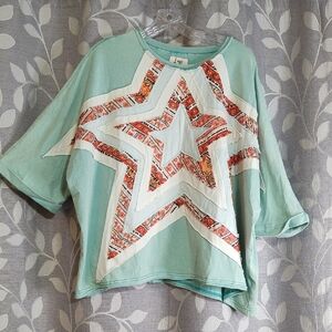 J. Her Star Patterned Mint Green Oversized Star Top size M